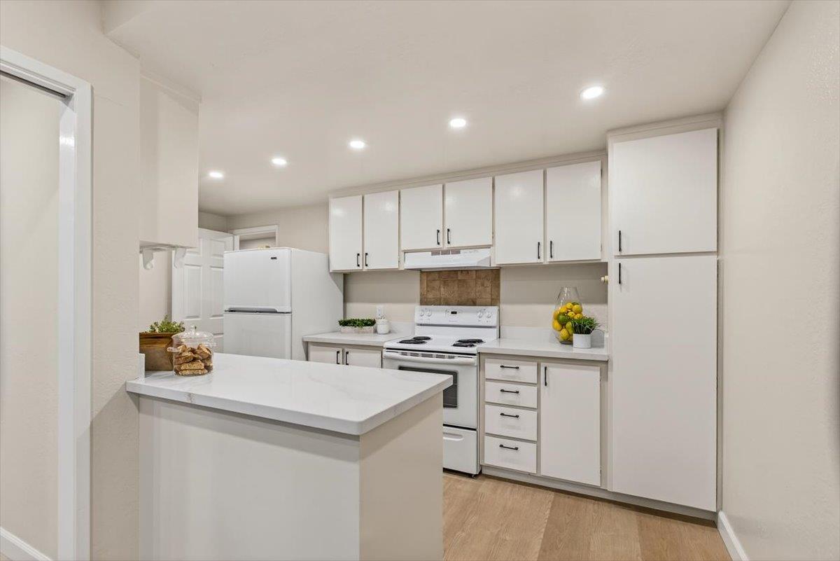 Detail Gallery Image 15 of 38 For 20812 4th St #6,  Saratoga,  CA 95070 - 2 Beds | 2 Baths