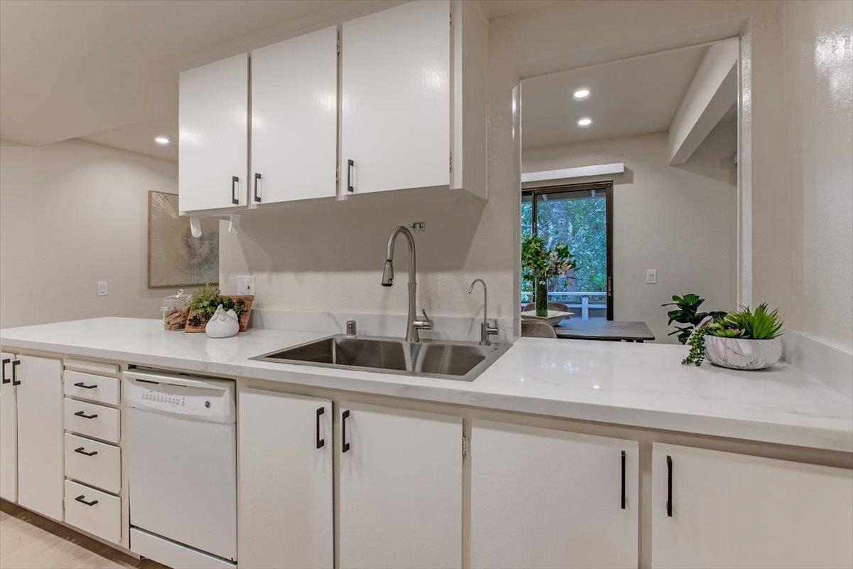 Detail Gallery Image 16 of 38 For 20812 4th St #6,  Saratoga,  CA 95070 - 2 Beds | 2 Baths