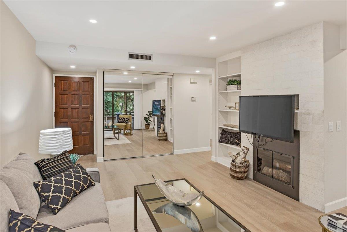 Detail Gallery Image 4 of 38 For 20812 4th St #6,  Saratoga,  CA 95070 - 2 Beds | 2 Baths