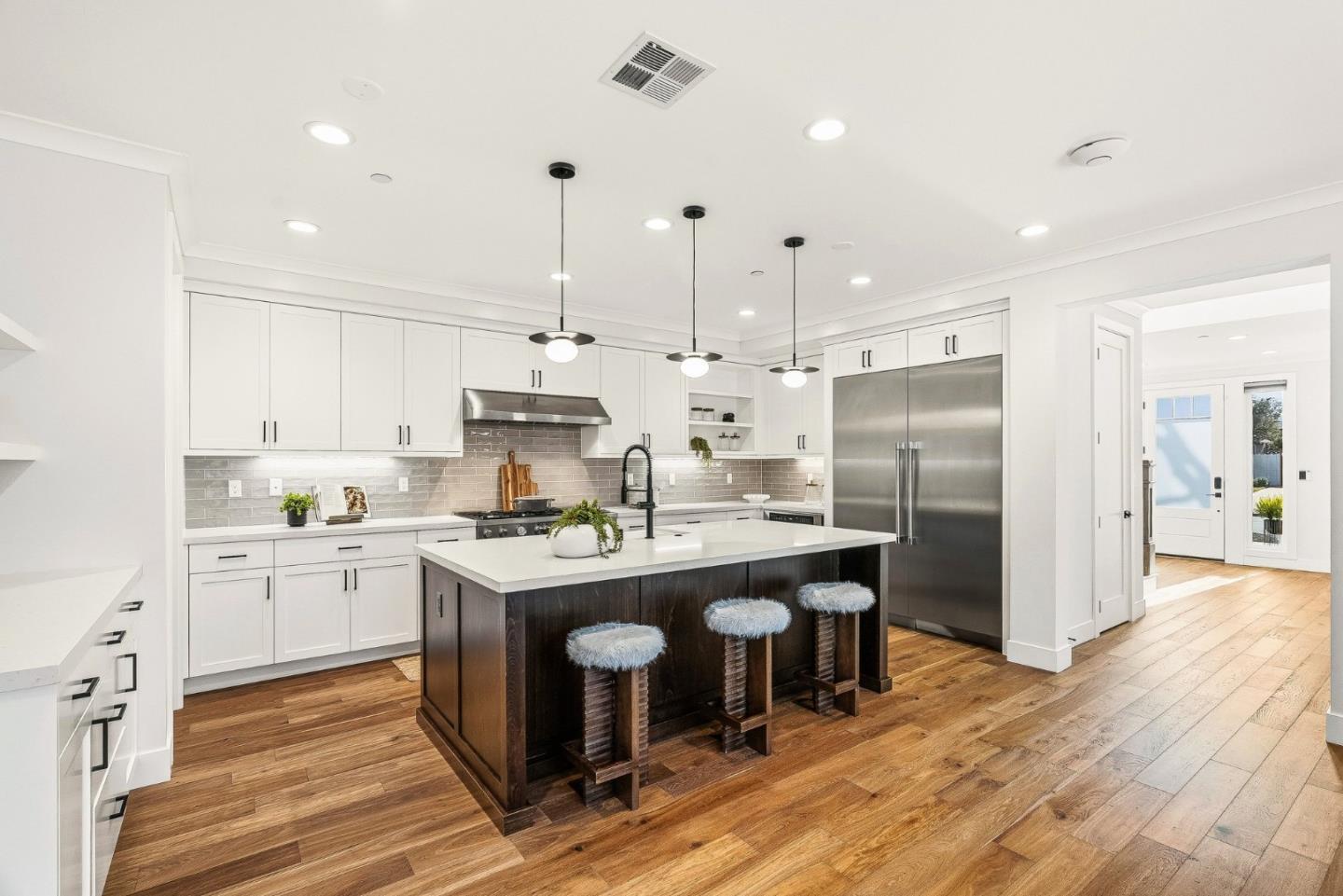 Detail Gallery Image 11 of 49 For 1741 Connecticut Dr, Redwood City,  CA 94061 - 4 Beds | 3 Baths