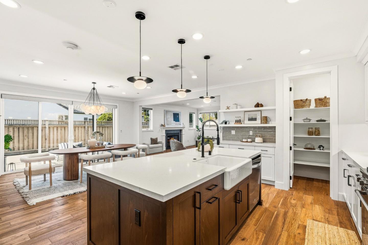 Detail Gallery Image 14 of 49 For 1741 Connecticut Dr, Redwood City,  CA 94061 - 4 Beds | 3 Baths