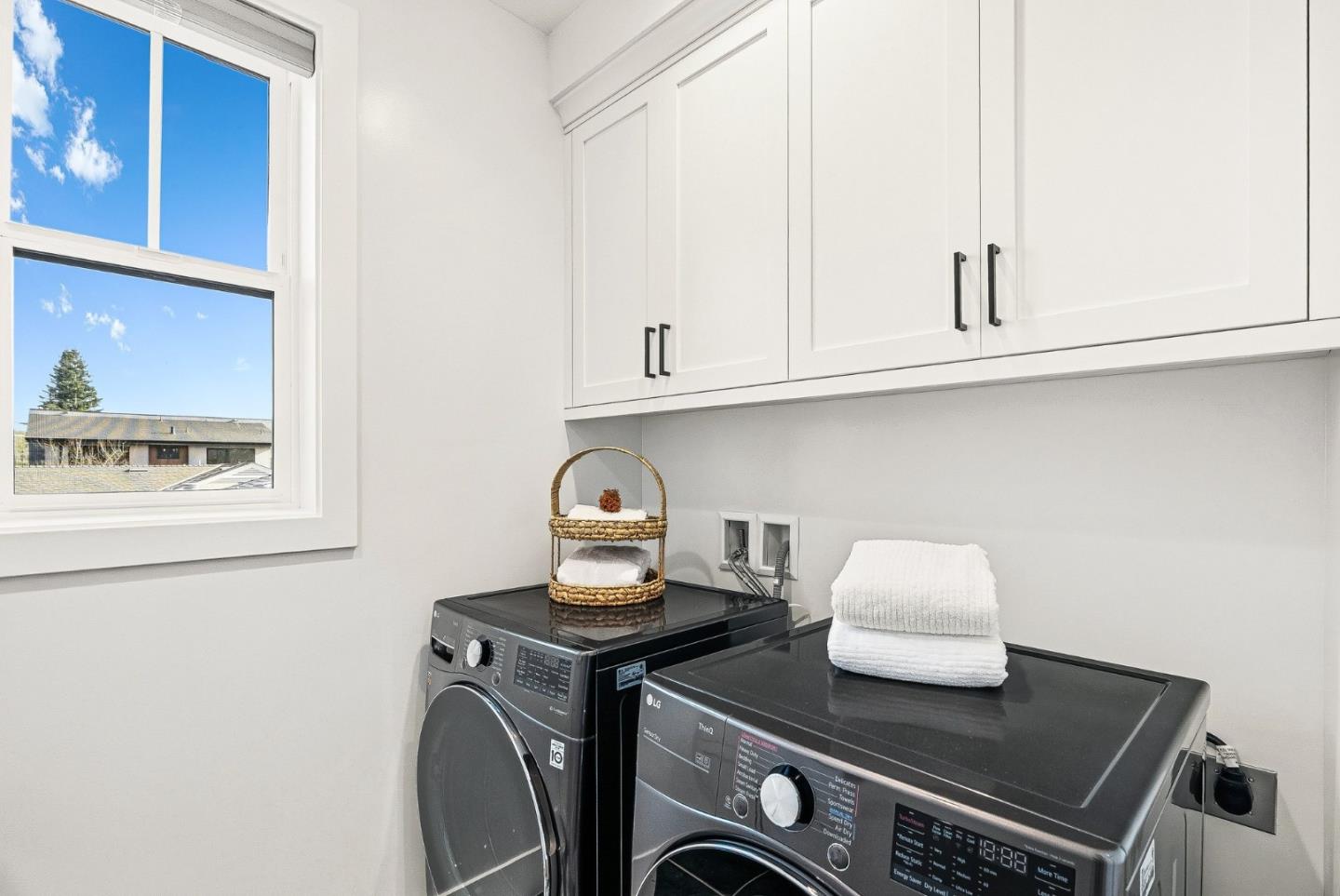 Detail Gallery Image 28 of 49 For 1741 Connecticut Dr, Redwood City,  CA 94061 - 4 Beds | 3 Baths