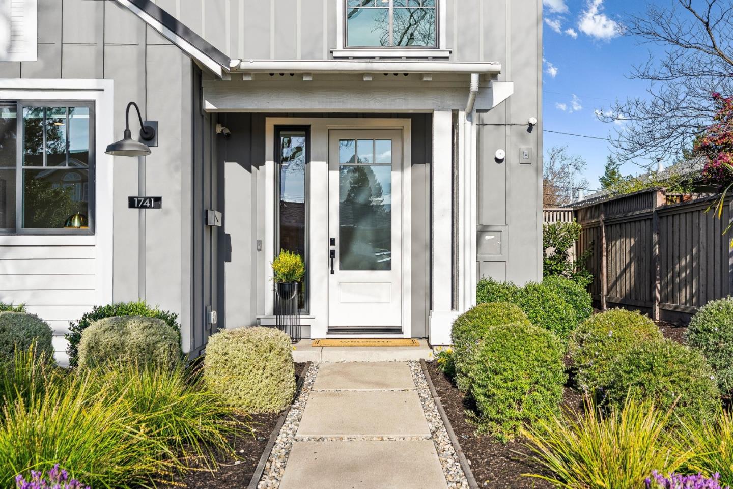 Detail Gallery Image 4 of 49 For 1741 Connecticut Dr, Redwood City,  CA 94061 - 4 Beds | 3 Baths