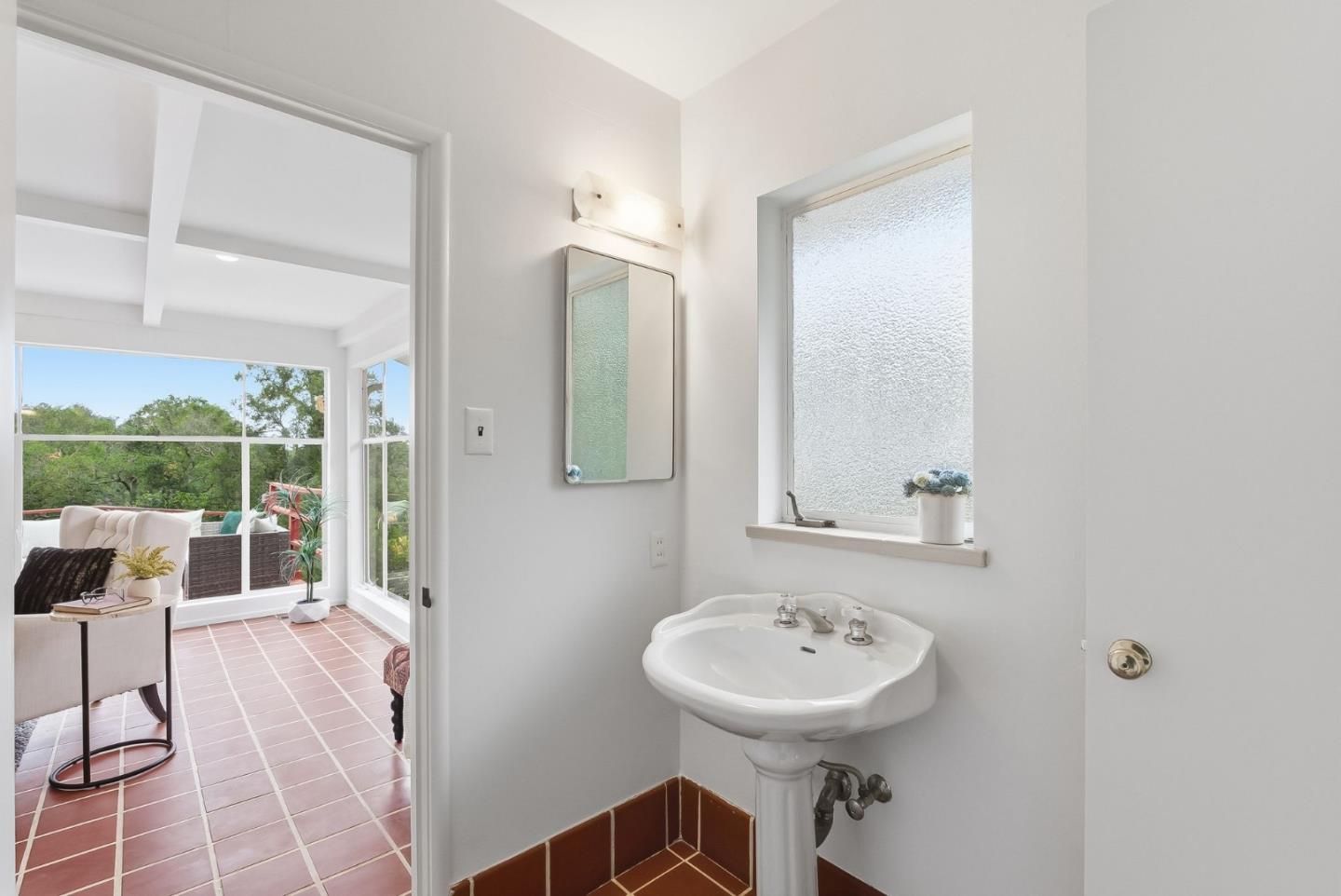 Detail Gallery Image 12 of 42 For 10915 Mora Dr, Los Altos Hills,  CA 94024 - 4 Beds | 2/1 Baths