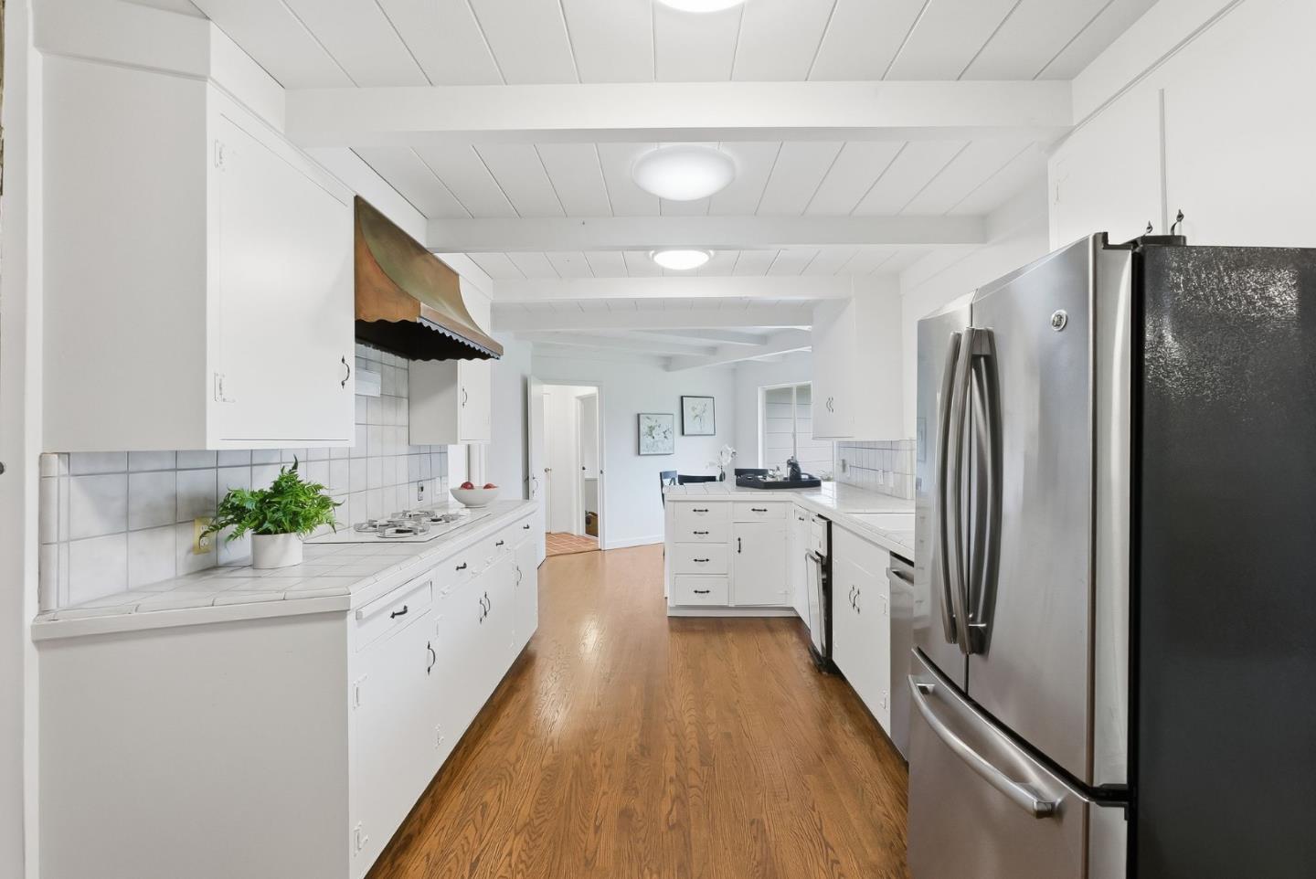 Detail Gallery Image 15 of 42 For 10915 Mora Dr, Los Altos Hills,  CA 94024 - 4 Beds | 2/1 Baths