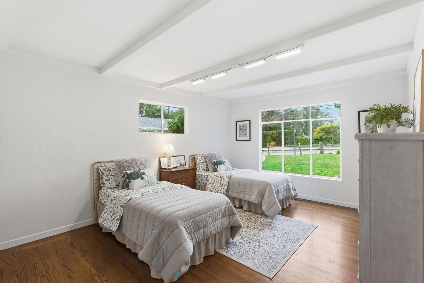 Detail Gallery Image 25 of 42 For 10915 Mora Dr, Los Altos Hills,  CA 94024 - 4 Beds | 2/1 Baths