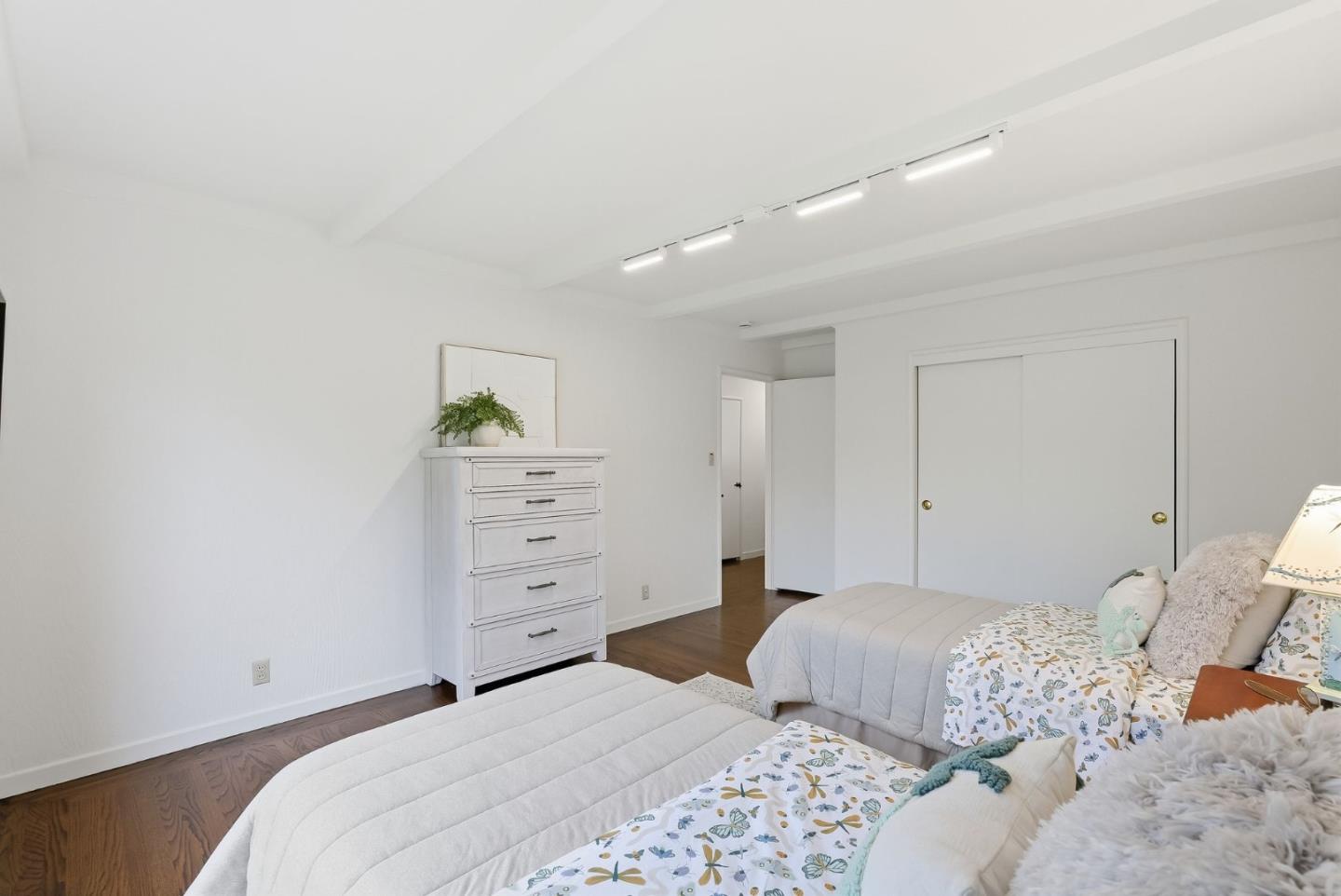 Detail Gallery Image 26 of 42 For 10915 Mora Dr, Los Altos Hills,  CA 94024 - 4 Beds | 2/1 Baths