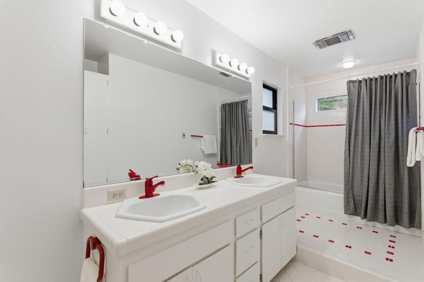 Detail Gallery Image 28 of 42 For 10915 Mora Dr, Los Altos Hills,  CA 94024 - 4 Beds | 2/1 Baths