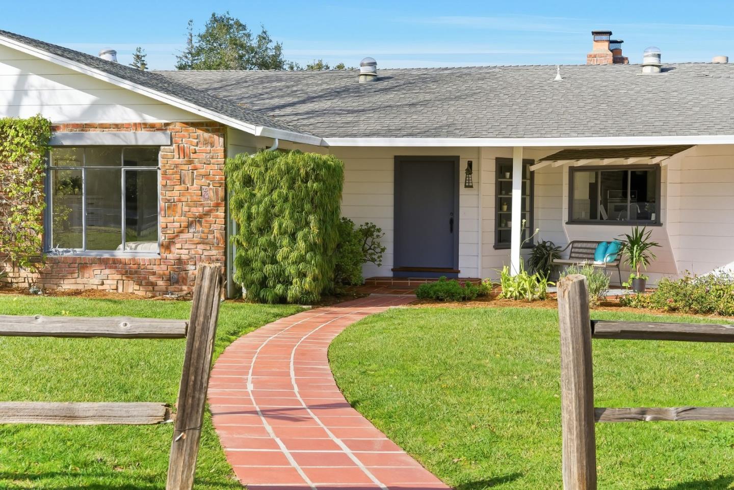 Detail Gallery Image 3 of 42 For 10915 Mora Dr, Los Altos Hills,  CA 94024 - 4 Beds | 2/1 Baths