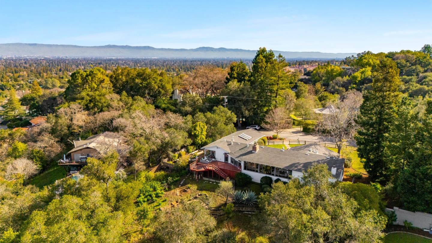 Detail Gallery Image 37 of 42 For 10915 Mora Dr, Los Altos Hills,  CA 94024 - 4 Beds | 2/1 Baths