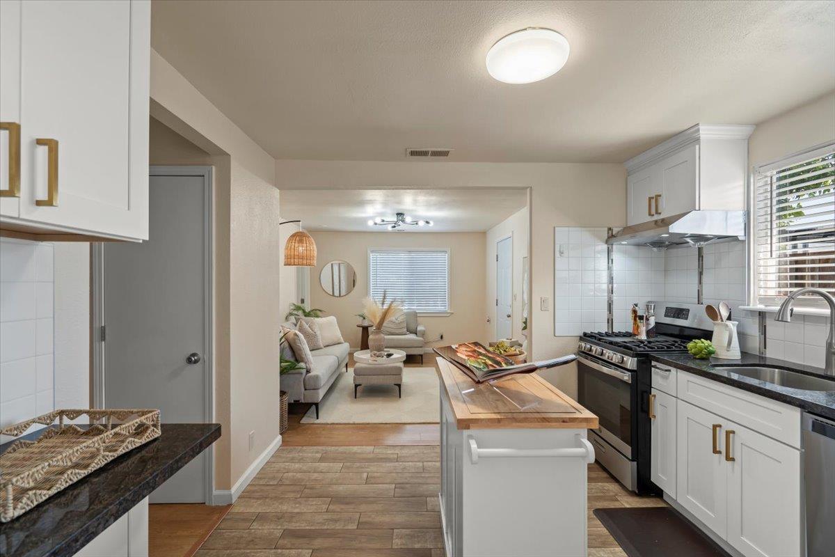 Detail Gallery Image 12 of 25 For 1025 N 12th St, San Jose,  CA 95112 - 4 Beds | 2 Baths