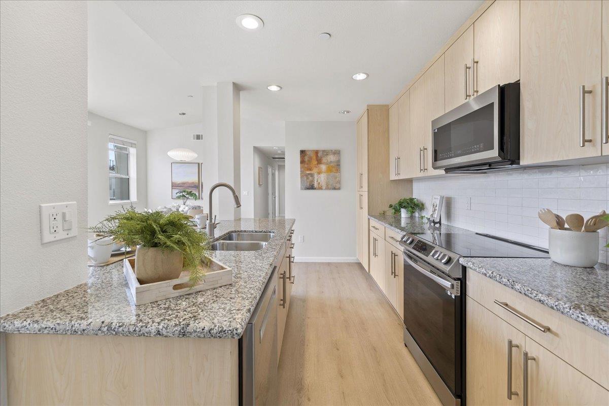 Detail Gallery Image 11 of 30 For 1065 Saginaw Ter #304,  Sunnyvale,  CA 94089 - 2 Beds | 2 Baths