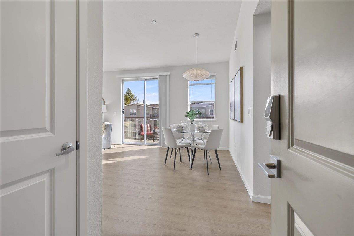 Detail Gallery Image 3 of 30 For 1065 Saginaw Ter #304,  Sunnyvale,  CA 94089 - 2 Beds | 2 Baths