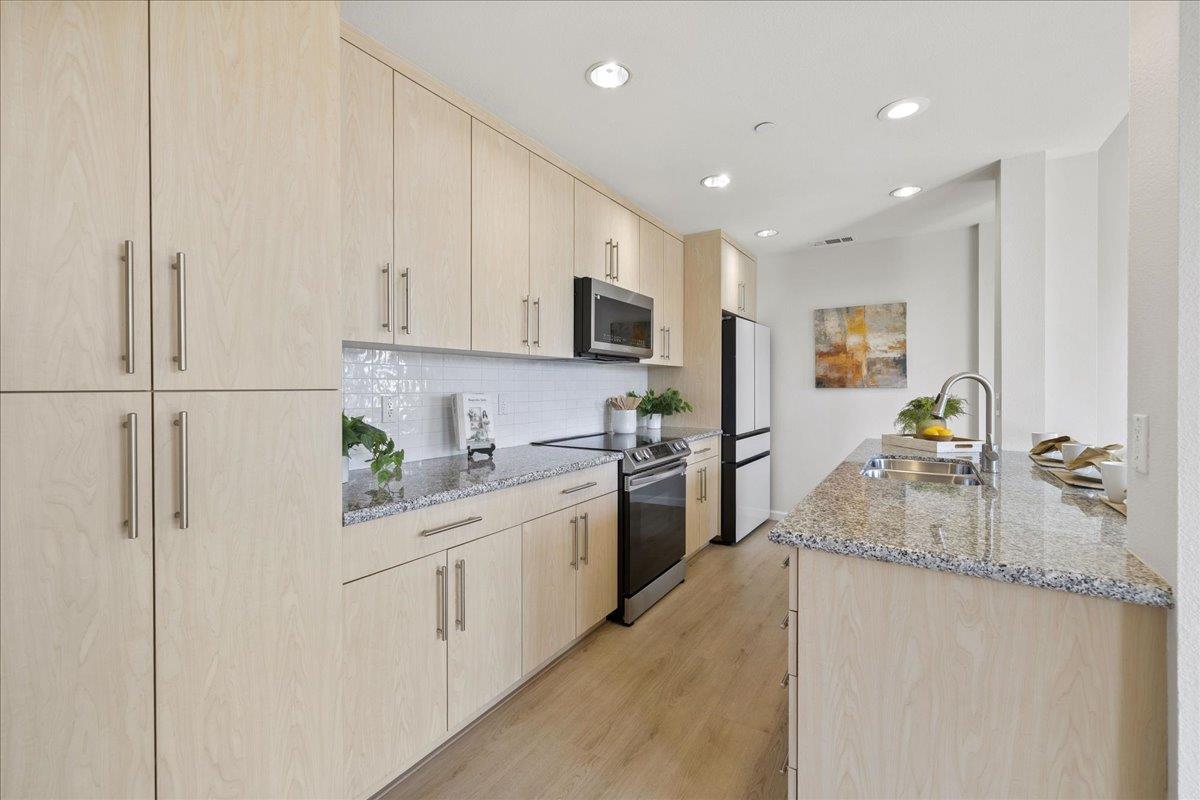 Detail Gallery Image 9 of 30 For 1065 Saginaw Ter #304,  Sunnyvale,  CA 94089 - 2 Beds | 2 Baths