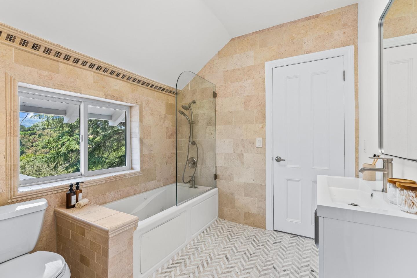 Detail Gallery Image 30 of 56 For 1142 Moore Rd, Woodside,  CA 94062 - 6 Beds | 5/1 Baths