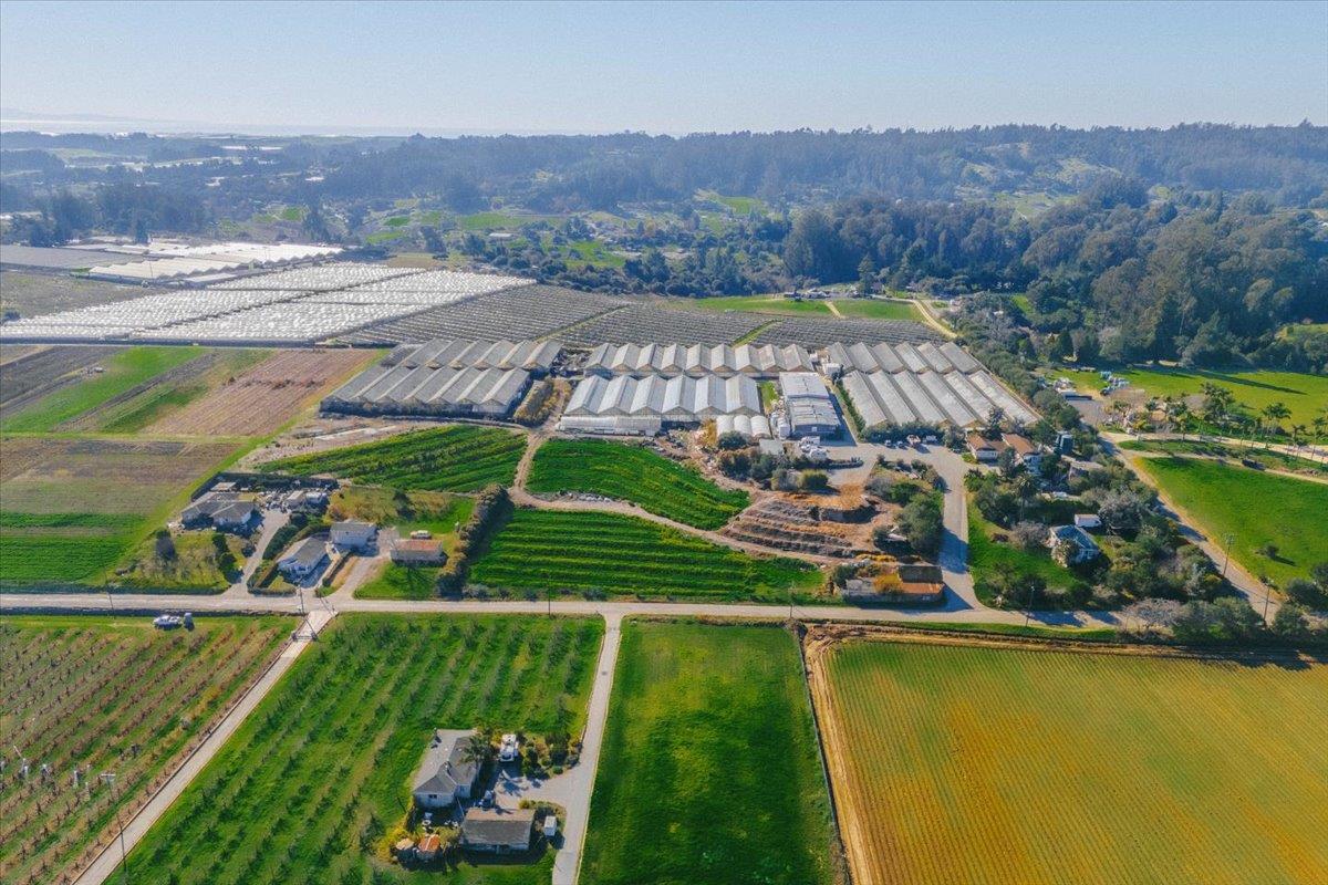 Detail Gallery Image 3 of 66 For 371 Calabasas Rd, Watsonville,  CA 95076 - 5 Beds | 2/1 Baths