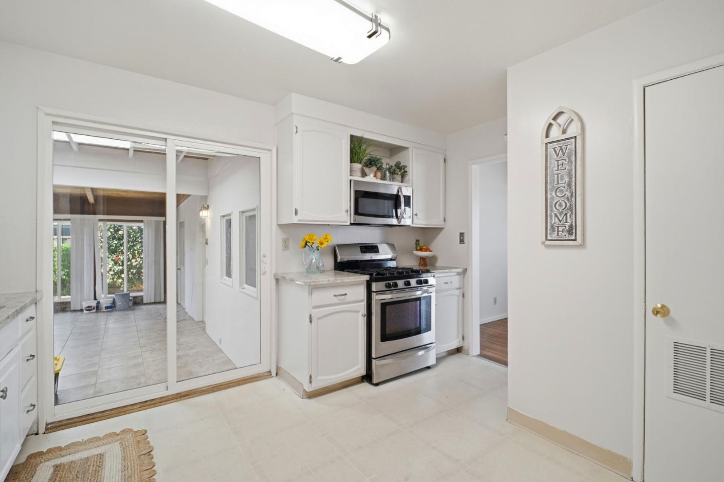 Detail Gallery Image 5 of 32 For 596 Perkins Dr, San Lorenzo,  CA 94541 - 3 Beds | 2 Baths