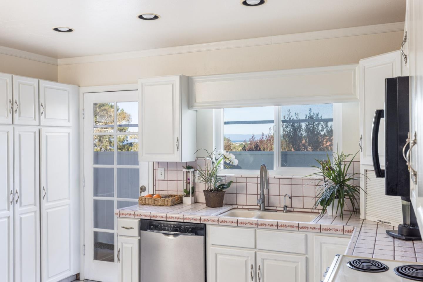 Detail Gallery Image 10 of 30 For 2962 Club Rd, Pebble Beach,  CA 93953 - 4 Beds | 3 Baths