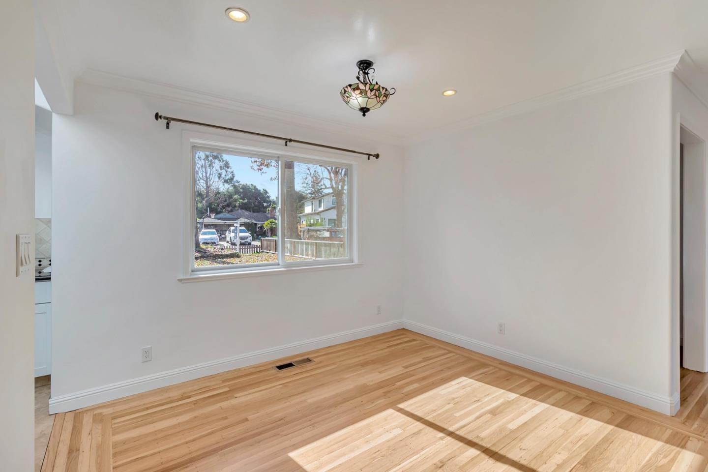 Detail Gallery Image 10 of 44 For 123 Dunsmuir Way, Menlo Park,  CA 94025 - 3 Beds | 2 Baths