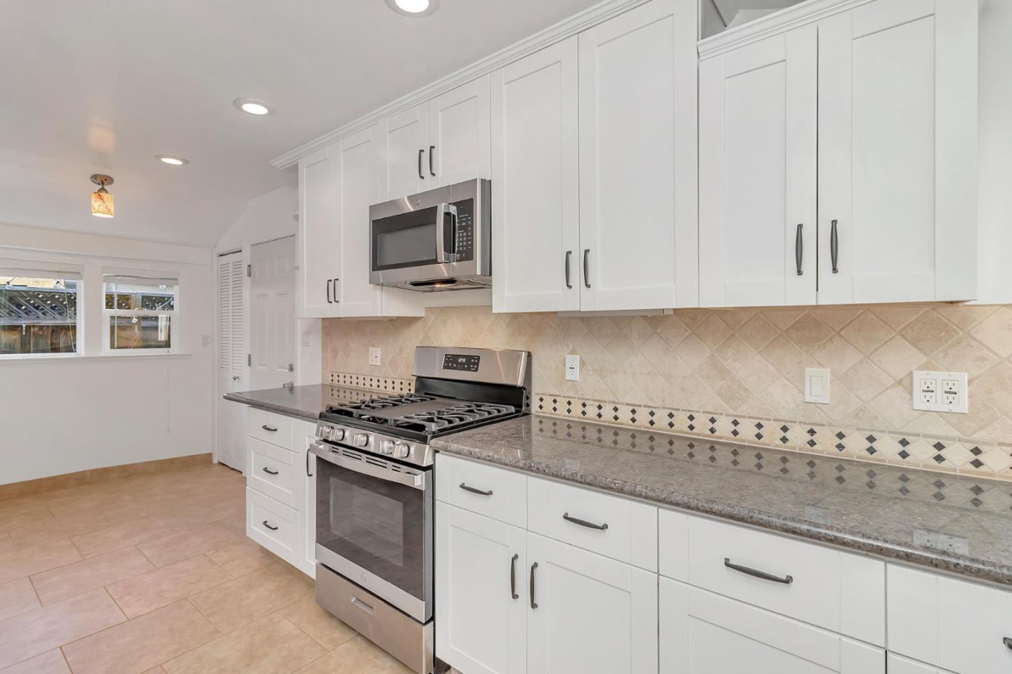 Detail Gallery Image 11 of 44 For 123 Dunsmuir Way, Menlo Park,  CA 94025 - 3 Beds | 2 Baths