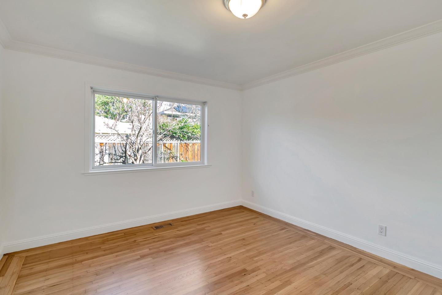 Detail Gallery Image 25 of 44 For 123 Dunsmuir Way, Menlo Park,  CA 94025 - 3 Beds | 2 Baths