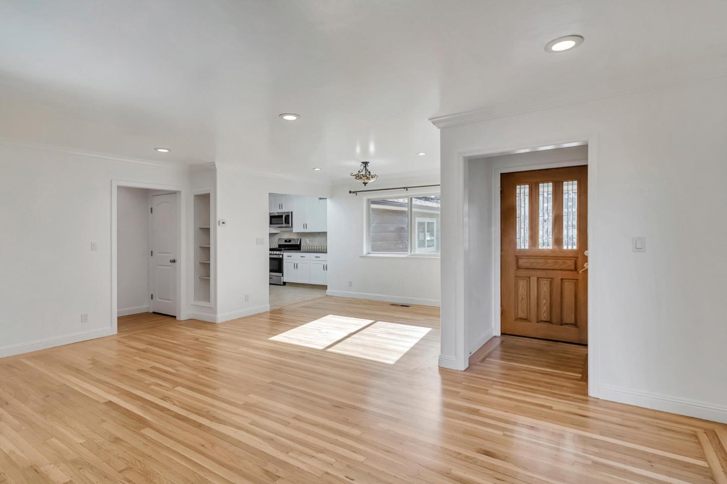 Detail Gallery Image 3 of 44 For 123 Dunsmuir Way, Menlo Park,  CA 94025 - 3 Beds | 2 Baths