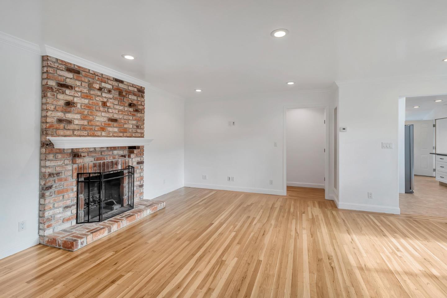 Detail Gallery Image 4 of 44 For 123 Dunsmuir Way, Menlo Park,  CA 94025 - 3 Beds | 2 Baths