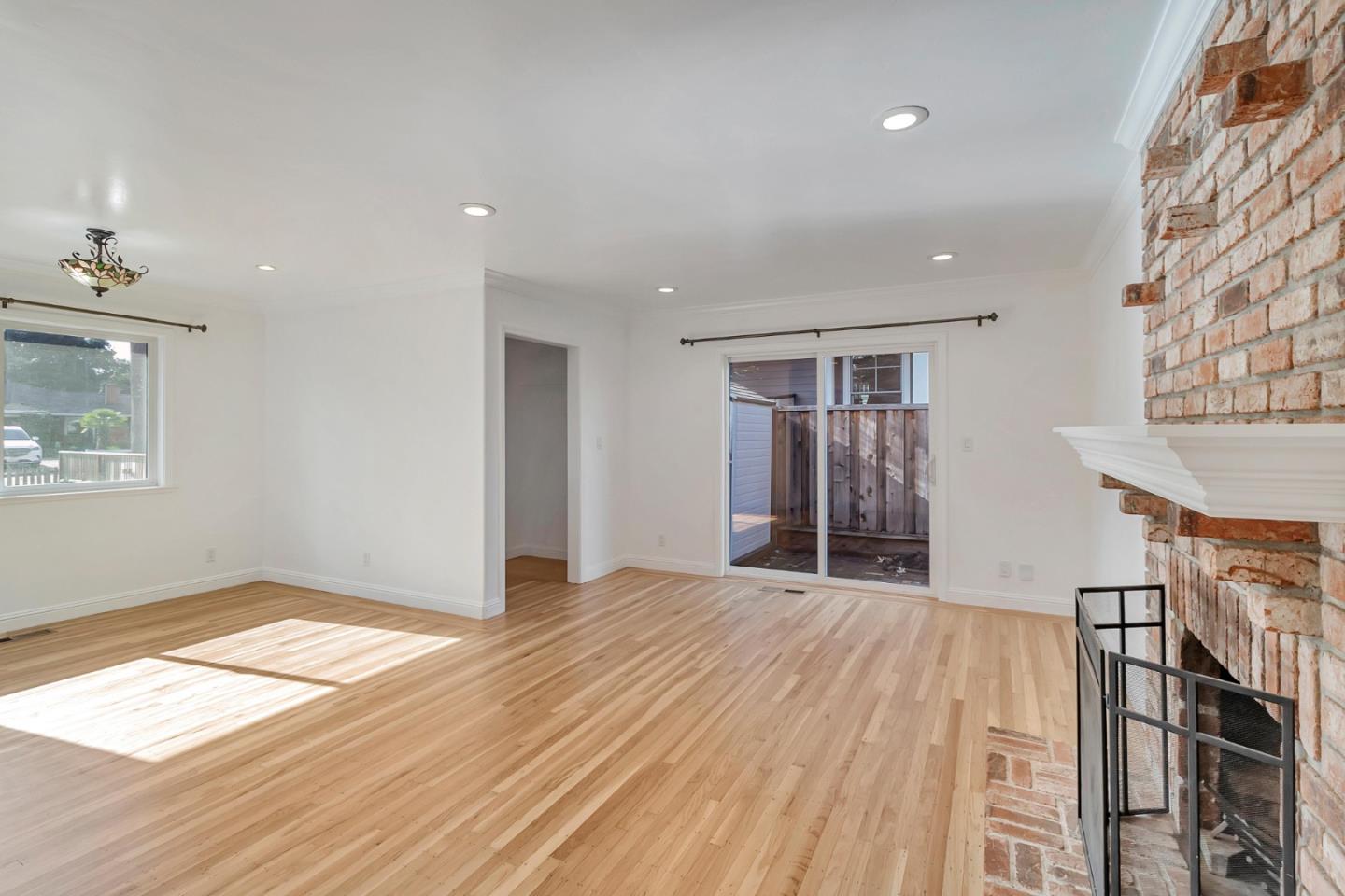 Detail Gallery Image 5 of 44 For 123 Dunsmuir Way, Menlo Park,  CA 94025 - 3 Beds | 2 Baths