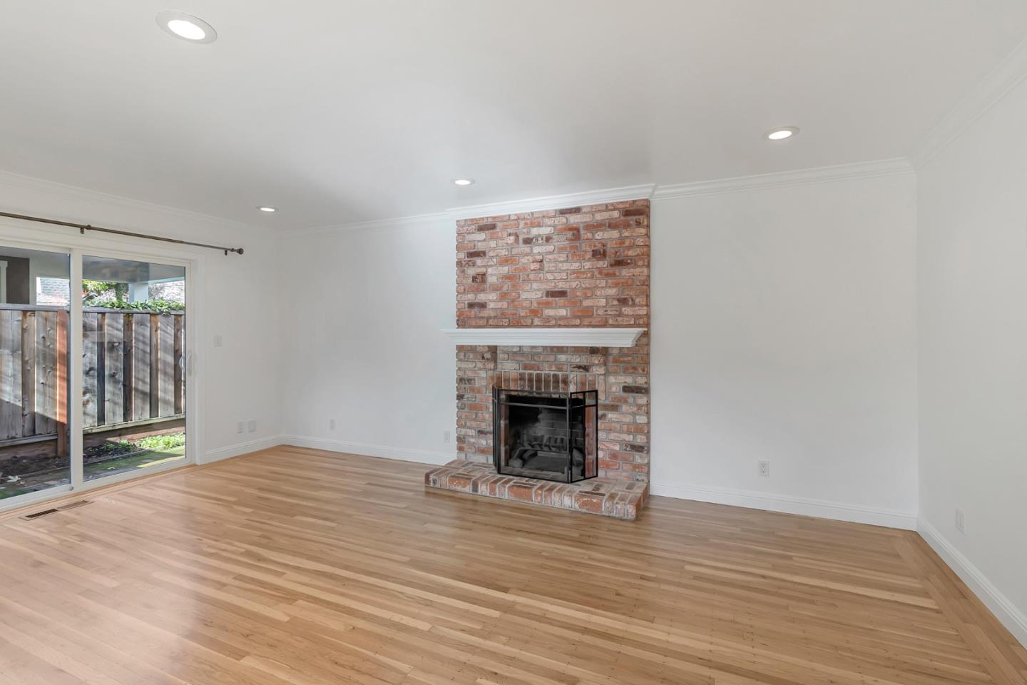 Detail Gallery Image 6 of 44 For 123 Dunsmuir Way, Menlo Park,  CA 94025 - 3 Beds | 2 Baths