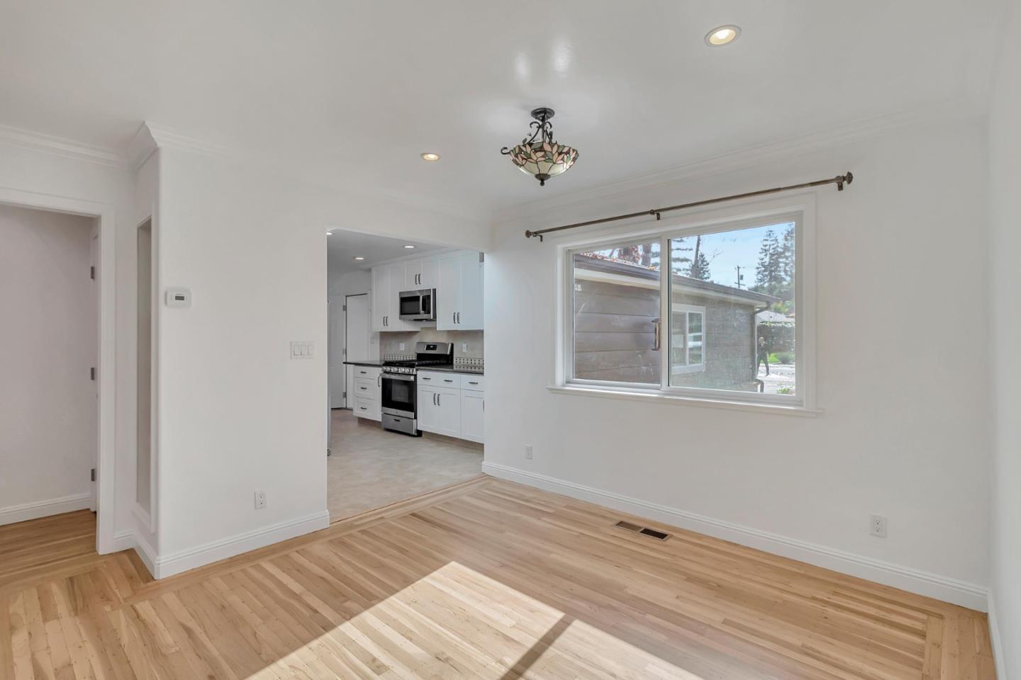 Detail Gallery Image 9 of 44 For 123 Dunsmuir Way, Menlo Park,  CA 94025 - 3 Beds | 2 Baths