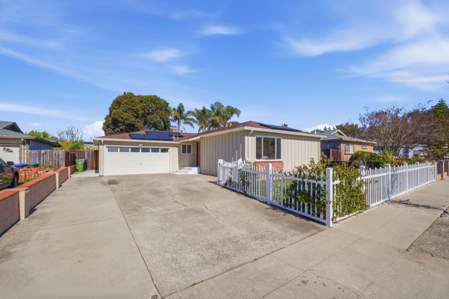 Detail Gallery Image 2 of 27 For 35760 Haley St, Newark,  CA 94560 - 4 Beds | 2 Baths