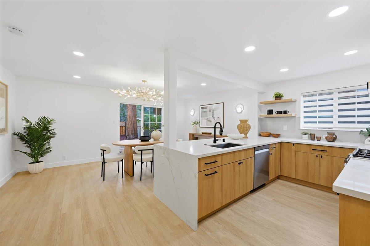 Detail Gallery Image 18 of 62 For 1716 Rosemary Ln, Redwood City,  CA 94061 - 4 Beds | 2 Baths