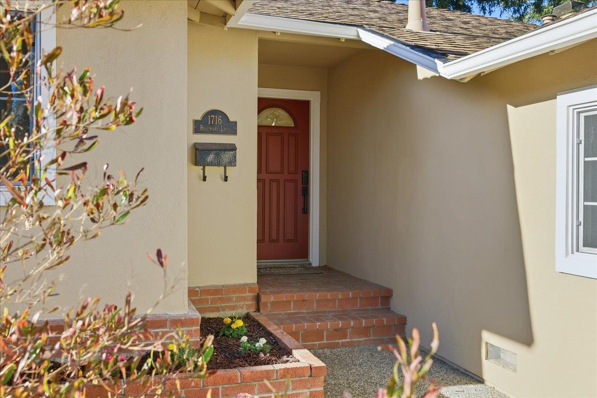 Detail Gallery Image 3 of 62 For 1716 Rosemary Ln, Redwood City,  CA 94061 - 4 Beds | 2 Baths