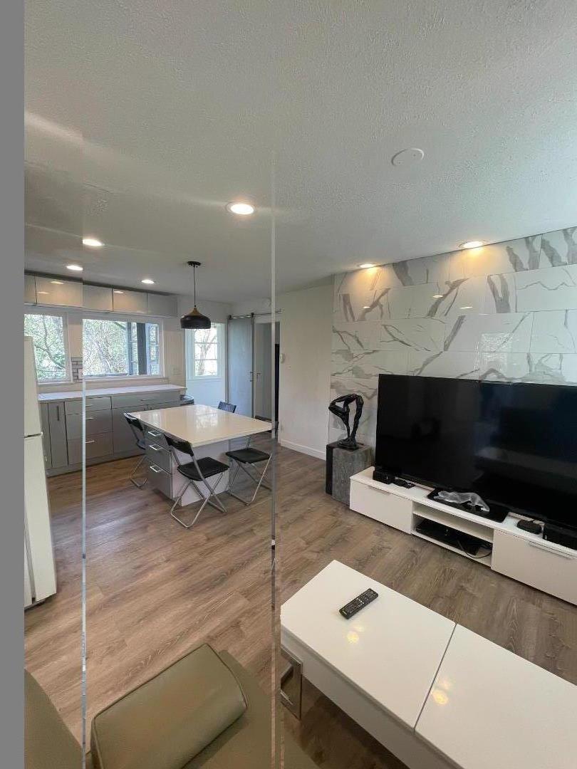 Detail Gallery Image 3 of 10 For 507 Market St, Santa Cruz,  CA 95060 - 3 Beds | 3 Baths