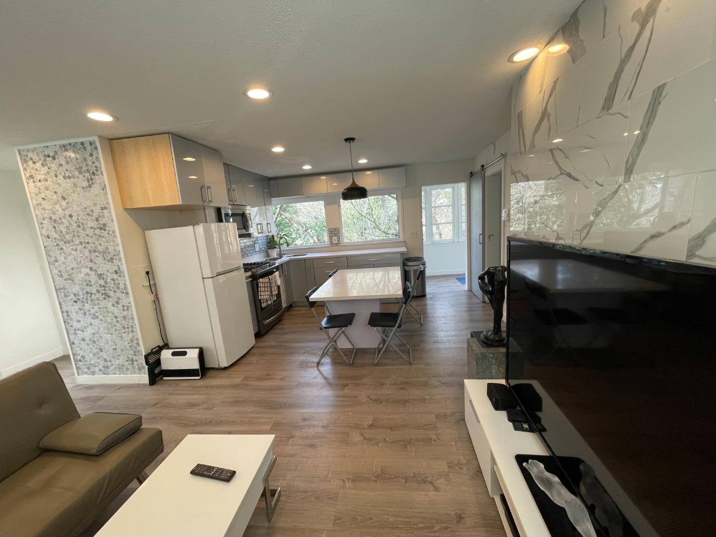 Detail Gallery Image 4 of 10 For 507 Market St, Santa Cruz,  CA 95060 - 3 Beds | 3 Baths