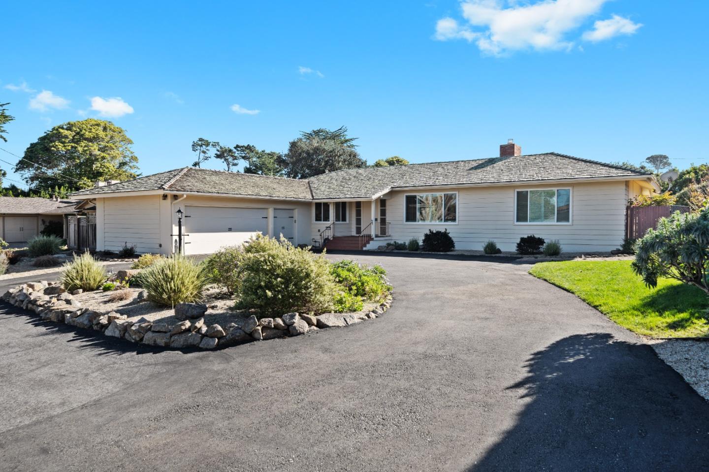 Detail Gallery Image 2 of 19 For 2959 Lake Rd, Pebble Beach,  CA 93953 - 2 Beds | 2 Baths