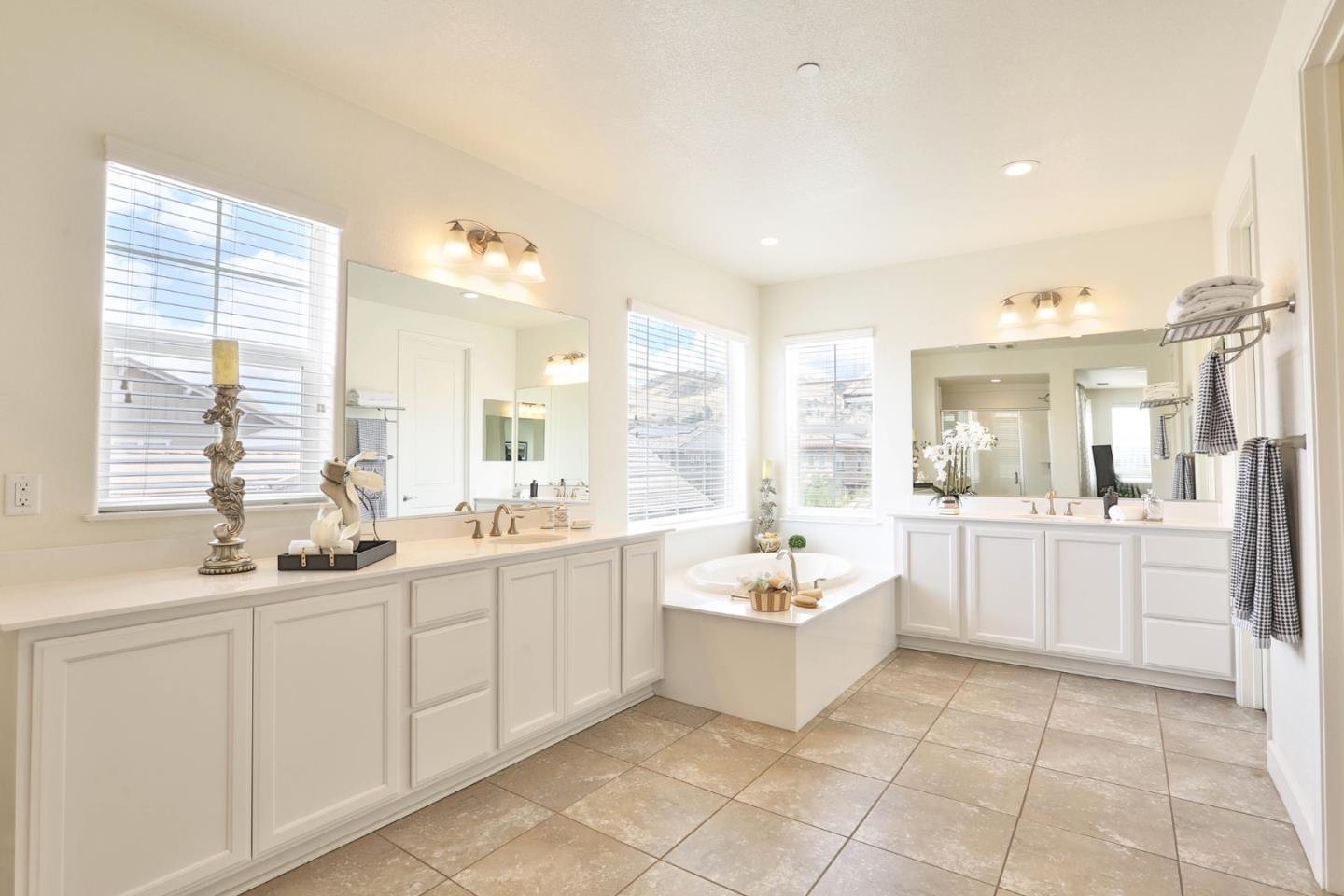 Detail Gallery Image 13 of 19 For 1301 Morning Star Dr, Morgan Hill,  CA 95037 - 4 Beds | 3 Baths