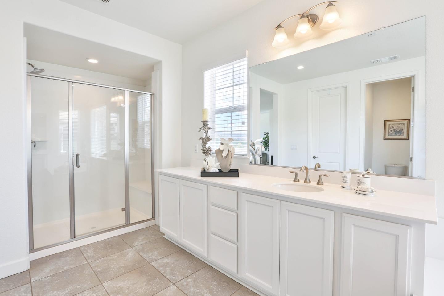 Detail Gallery Image 14 of 19 For 1301 Morning Star Dr, Morgan Hill,  CA 95037 - 4 Beds | 3 Baths