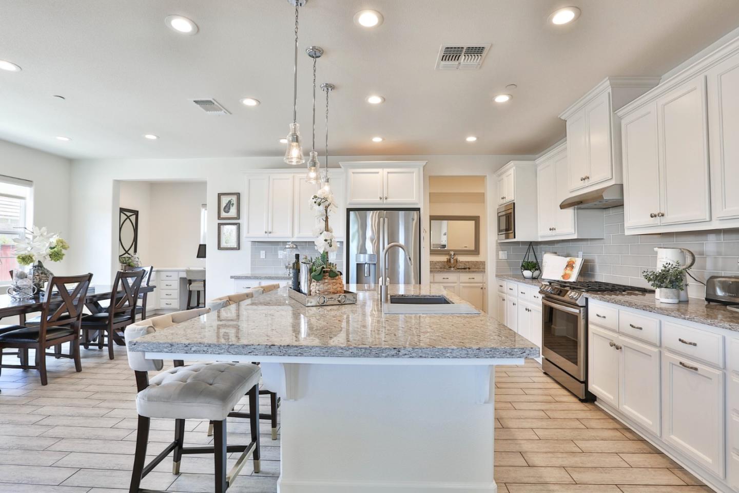 Detail Gallery Image 5 of 19 For 1301 Morning Star Dr, Morgan Hill,  CA 95037 - 4 Beds | 3 Baths