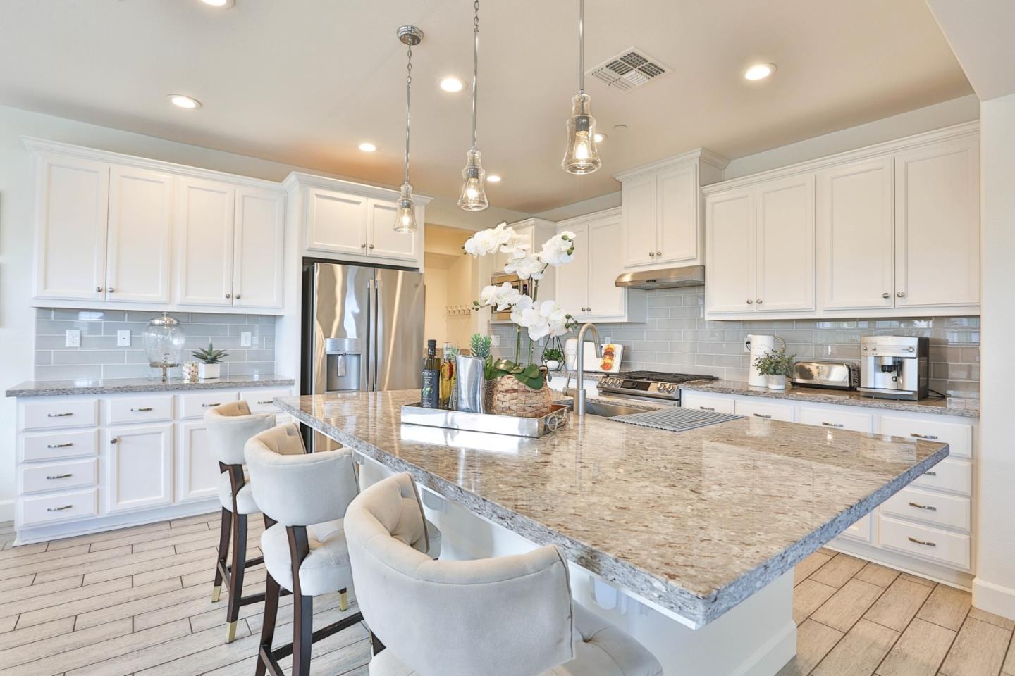 Detail Gallery Image 6 of 19 For 1301 Morning Star Dr, Morgan Hill,  CA 95037 - 4 Beds | 3 Baths