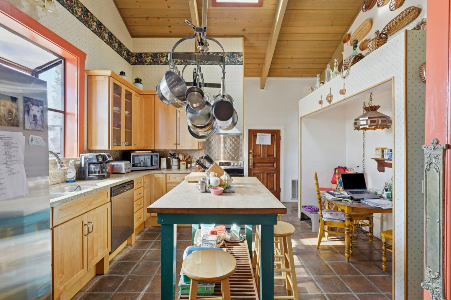 Detail Gallery Image 14 of 61 For 590 Pineridge Rd, Santa Cruz,  CA 95060 - 3 Beds | 2 Baths