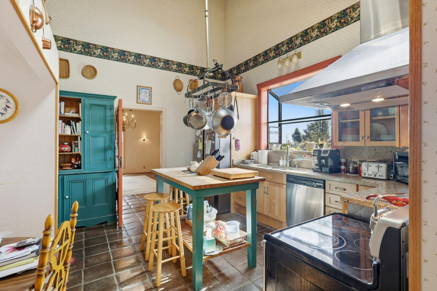 Detail Gallery Image 15 of 61 For 590 Pineridge Rd, Santa Cruz,  CA 95060 - 3 Beds | 2 Baths