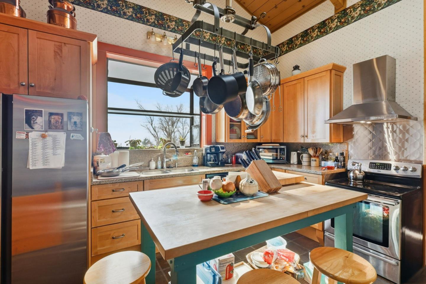 Detail Gallery Image 16 of 61 For 590 Pineridge Rd, Santa Cruz,  CA 95060 - 3 Beds | 2 Baths