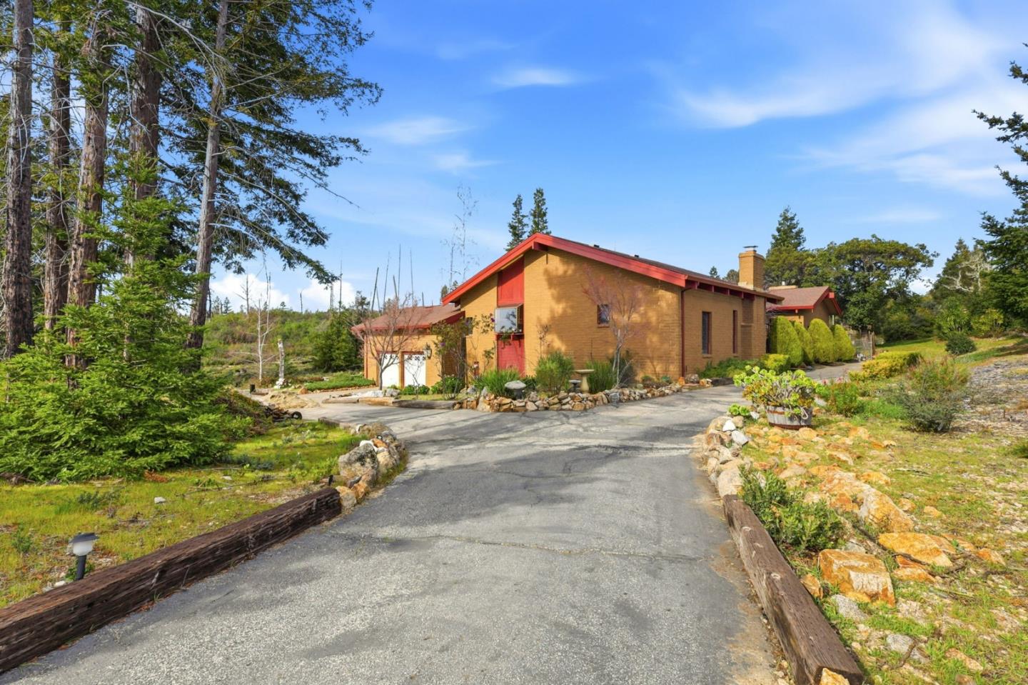 Detail Gallery Image 4 of 61 For 590 Pineridge Rd, Santa Cruz,  CA 95060 - 3 Beds | 2 Baths