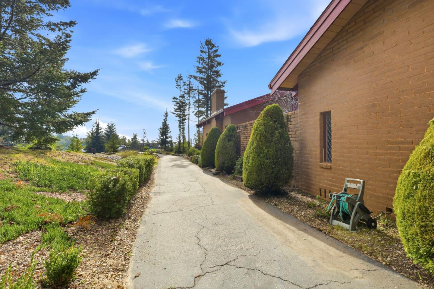 Detail Gallery Image 6 of 61 For 590 Pineridge Rd, Santa Cruz,  CA 95060 - 3 Beds | 2 Baths