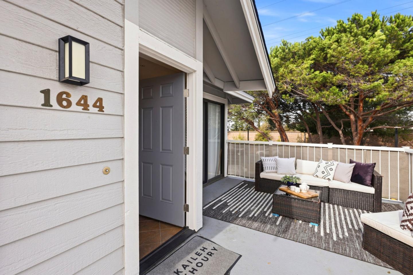 Detail Gallery Image 3 of 35 For 1644 Vista Del Sol, San Mateo,  CA 94404 - 1 Beds | 1 Baths