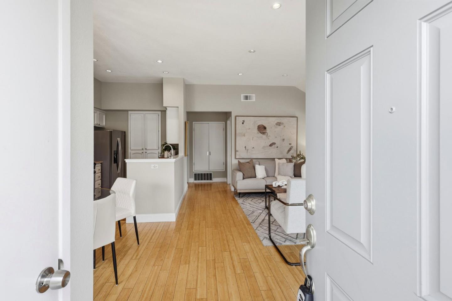 Detail Gallery Image 4 of 35 For 1644 Vista Del Sol, San Mateo,  CA 94404 - 1 Beds | 1 Baths