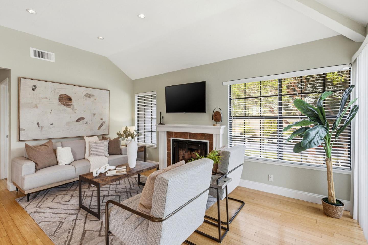 Detail Gallery Image 5 of 35 For 1644 Vista Del Sol, San Mateo,  CA 94404 - 1 Beds | 1 Baths