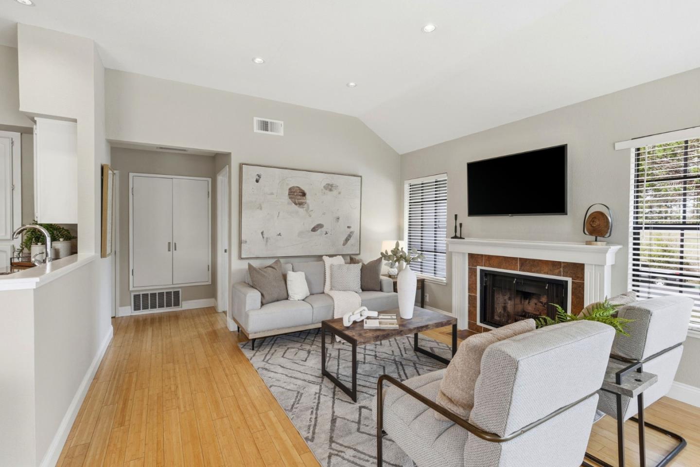 Detail Gallery Image 6 of 35 For 1644 Vista Del Sol, San Mateo,  CA 94404 - 1 Beds | 1 Baths