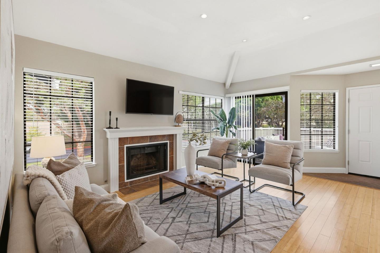 Detail Gallery Image 8 of 35 For 1644 Vista Del Sol, San Mateo,  CA 94404 - 1 Beds | 1 Baths